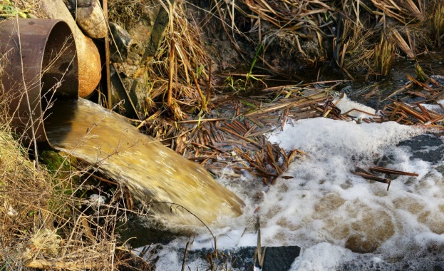 Голяма авария на хвостопровод замърси реките Чепеларска и Юговска