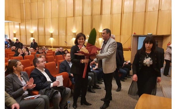 Председателят на БСП Корнелия Нинова присъства на отчетно изборната конференция