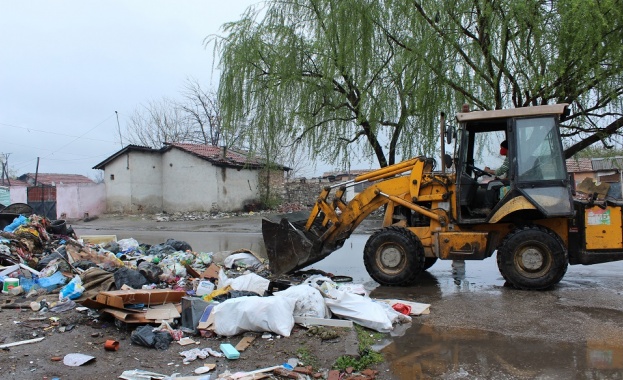 Близо 50 тона отпадъци от нерегламентирани сметища в Столипиново са