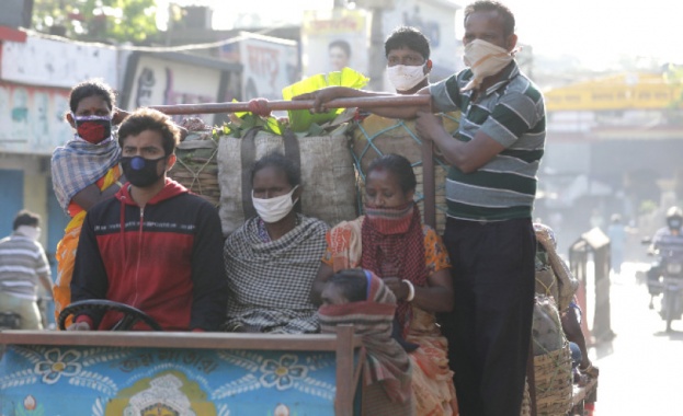 Полицията в Западна Индия използва сълзотворен газ за да разпръсне