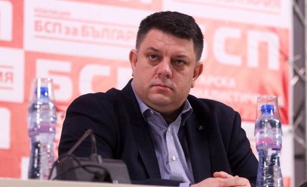 Заместник-министърът на младежта и спорта инж. Владимир Харизанов поддържа българския