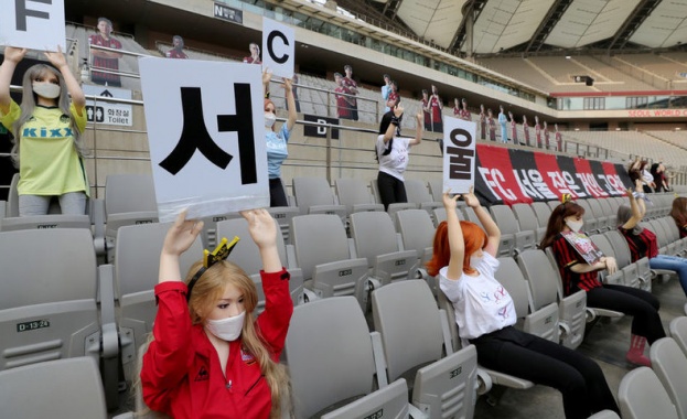 Южнокорейският футболен Сеул беше глобен сурово за поставянето на секскукли