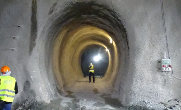 850 метра от най дългия у нас автомобилен тунел с дължина
