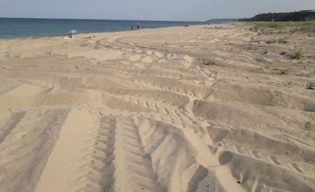 Установено е увреждане на пясъчни дюни на централния плаж в