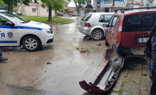 Шофьорът блъснал пешеходец и няколко автомобила във Варна вчера е