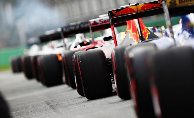 Шампионите при конструкторите във Формула 1 Мерцедес ще използват черни
