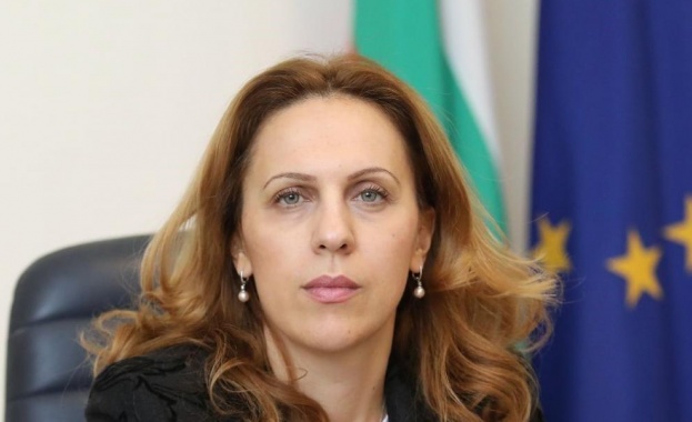 Вицепремиерът и министър на туризма Марияна Николова проведе конферентен разговор