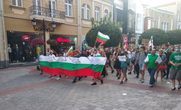 Стотиции пловдивчани се включиха в протестно шествие с искане за