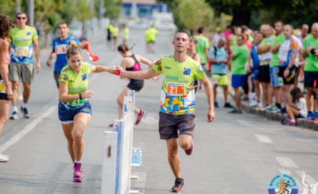 Най-добрите бегачи и стотици любители стартират в щафетния маратон на България