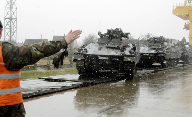 Повече от дузина американски танкове пресякоха полско-литовската граница днес. С