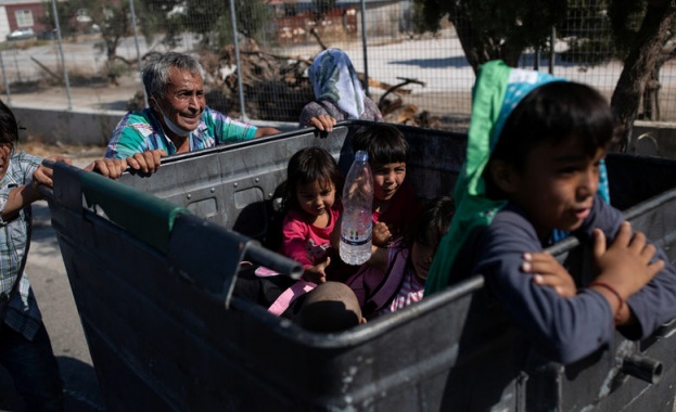 Над 12 хил мигранти се наложи да напуснат лагера Мория