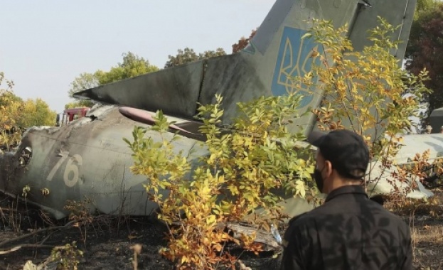 Експерти откриха черната кутия на военно-транспортния самолет Ан-26, който се