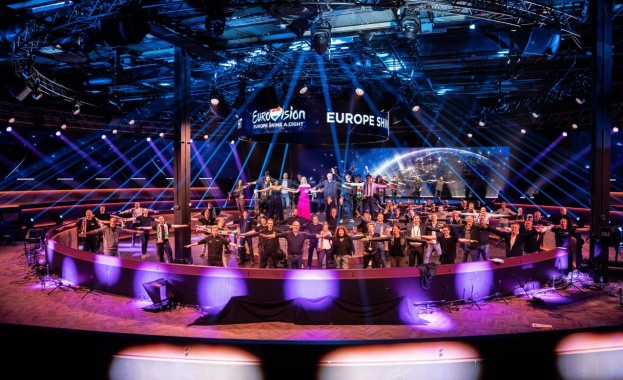 Българският представител на Евровизия 2021 Виктория както и всички