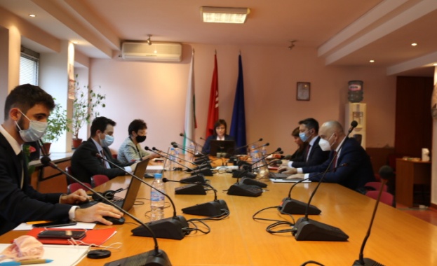 Корнелия Нинова проведе среща с посланиците на страните-членки на ЕС