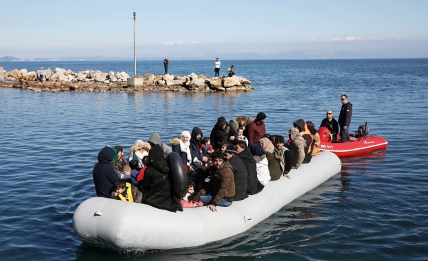 Гръцката брегова охрана е спасила над 100 мигранти край остров Парос