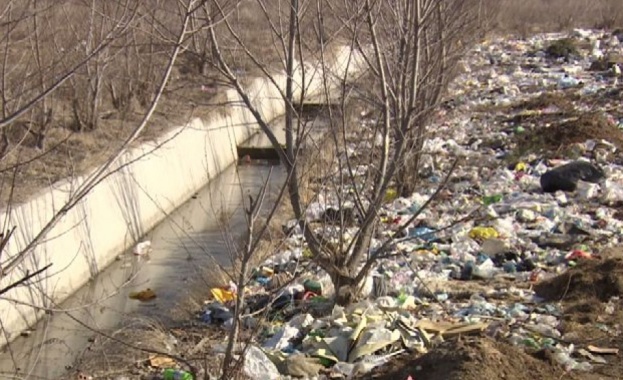 Масово почистване на река Места организират жители на Белица Реката