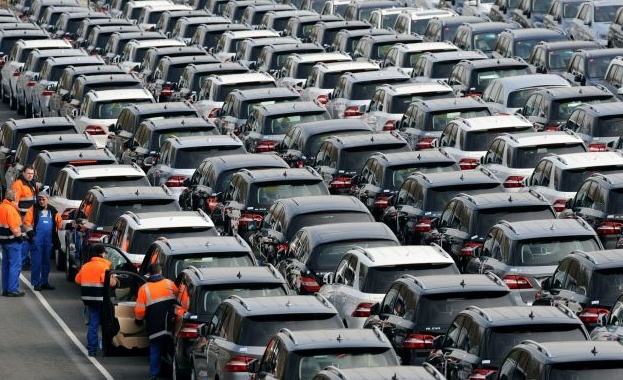 Продажбите на нови автомобили в ЕС се понижиха през декември