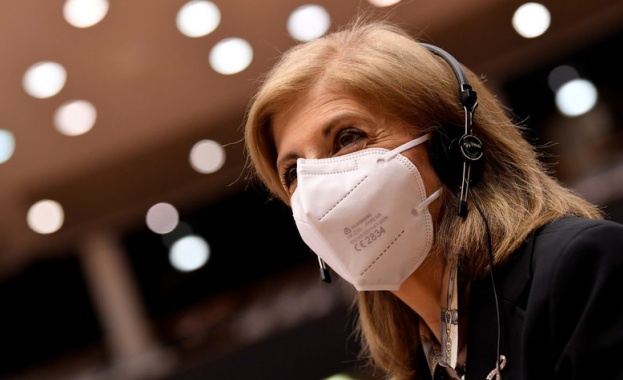 Обикновените медицински и текстилни маски вече са забранени в обществения