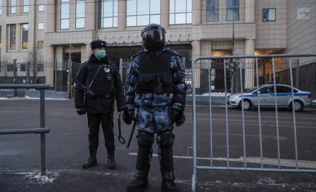 Руски съд осъди Сергей Смирнов, главен редактор на Медиязона, онлайн