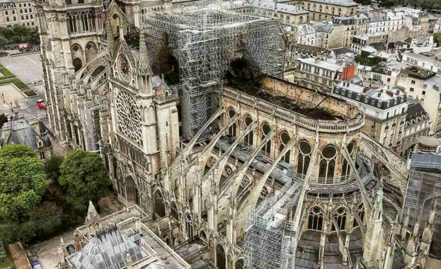 Френски експерти търсят подходящи камъни за възстановяването на катедралата Нотр