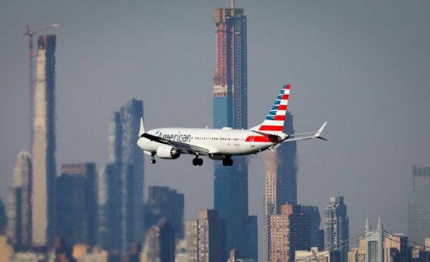 Самолет Boeing 737 MAX на американската авиокомпания American Airlines кацна