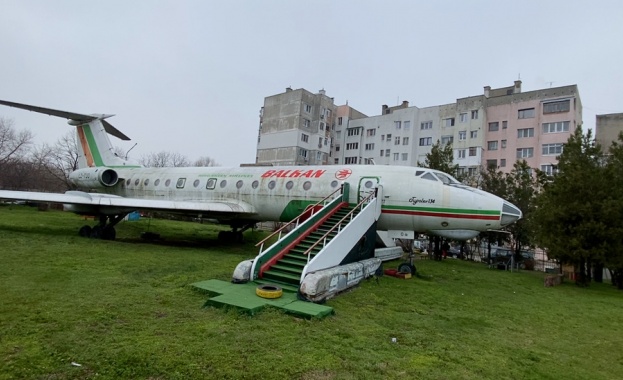 Приземен "Ту-134" се превръща в зала за творчески дейности 