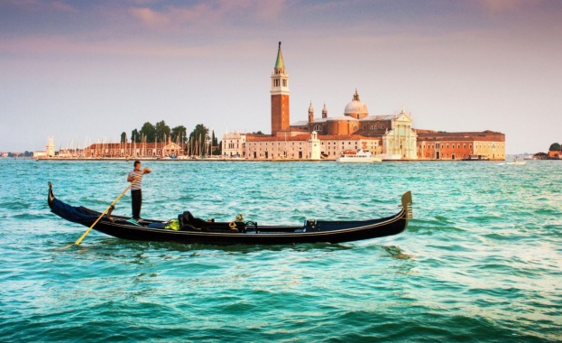 Защо гондолиерите във Венеция са на изчезване?
