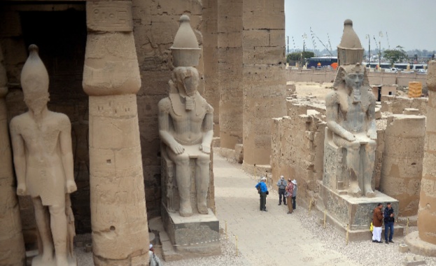В пясъците край античния египетски храм Луксор археолози откриха изоставен
