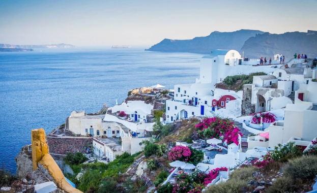 Туристическата посещаемост на Гърция чупи рекорди но буди и въпроси Акрополът