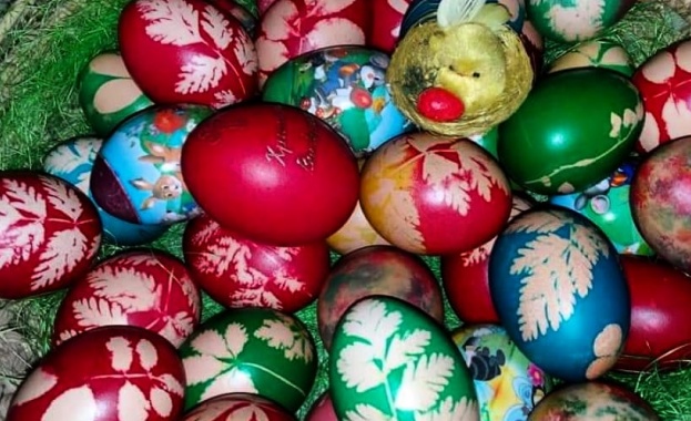 Днес се боядисват Великденските яйца