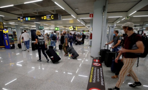 Испания позволява от днес пристигането на туристи от няколко държави