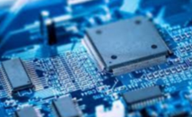 Intel: Недостигът на чипове в световен план може да продължи няколко години 