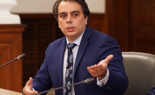 Финансовият министър Асен Василев даде подробности за допълнителния списък с