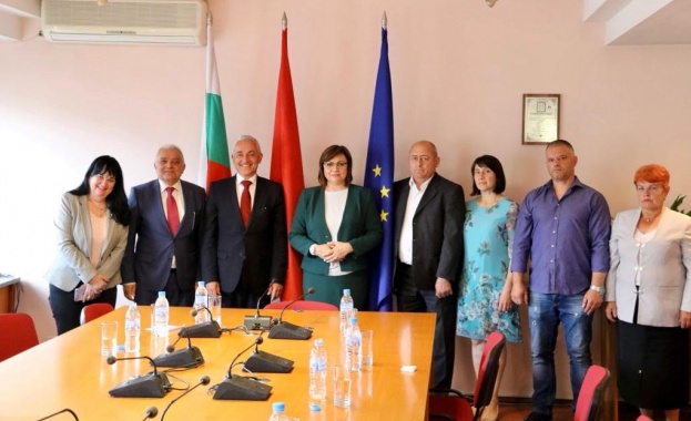 Лидерът на БСП Корнелия Нинова се срещна с бесарабски българи
