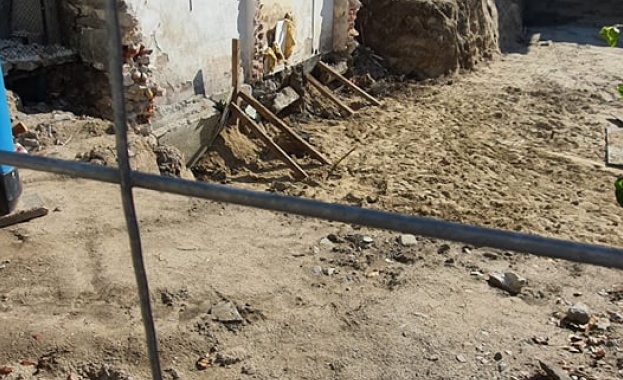 РДНСК в Пловдив започна проверка на къщата която се разцепи