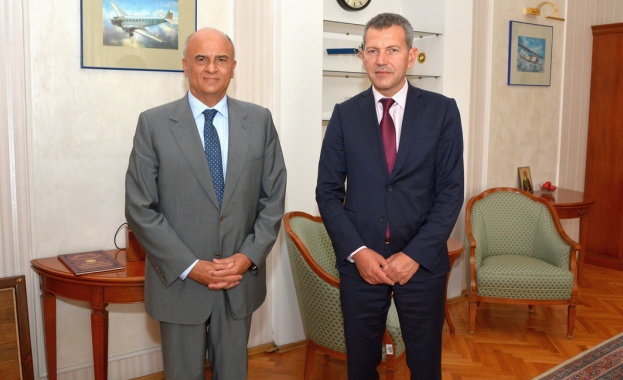 Министър Тодоров и посланик Хронопулос обсъдиха облекчаването на трафика между България и Гърция