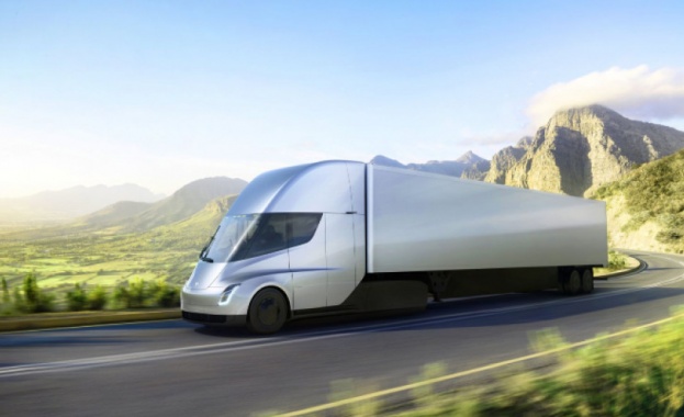 Електрическият камион Tesla Semi се очаква да започне да се