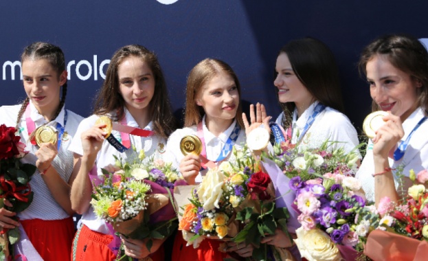 Стотици посрещнаха гимнастичките в София 