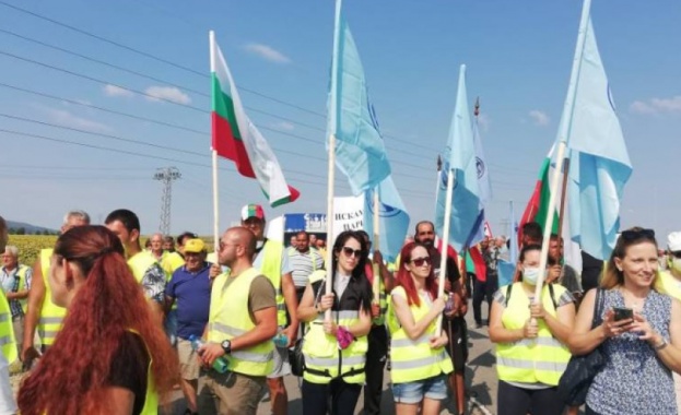 Работници от „Автомагистрали Черно море“ протестират в Русе и на входа на Бургас 