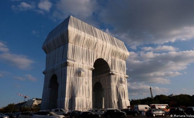 Опаковането на Триумфалната арка стана повод да се нагнетяват милиционерска