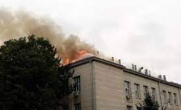 Евакуираха 1500 души при пожара в Медицинския университет в Плевен.