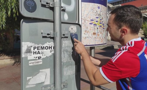 Доброволци ще почистят уличните реклами и постери в София