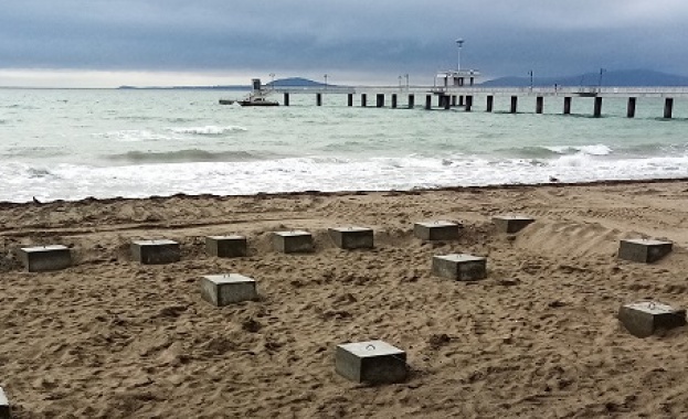 Питане относно наличието на бетонни елементи на плаж Бургас