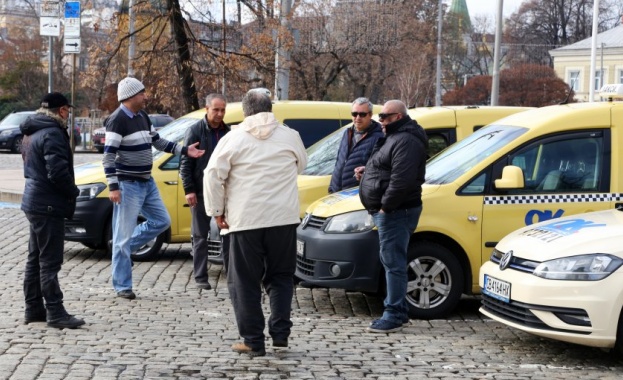Таксиметровите шофьори искат увеличение на тарифите за превоз