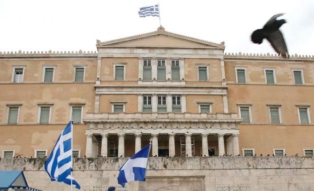 Гръцкият парламент обсъжда мерки за намаляване цените на стоките, информира