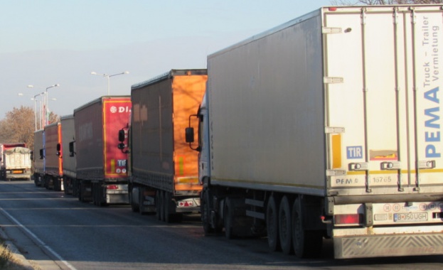 ТИР ове превозващи експортна продукция от различни региони на Турция към