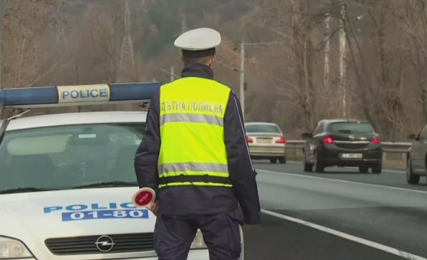 Пътна полиция е в готовност за подпомагане на движението през празничните дни