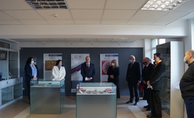 Министър Христо Проданов откри изложбата Български паметници под закрилата на
