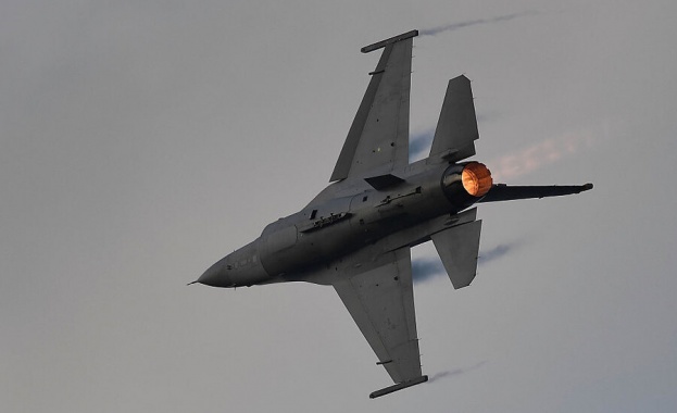Украйна ще получи изтребители F-16 след две-три години, ако бъде
