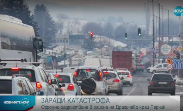 Голямо задръстване заради катастрофа край Драгичево